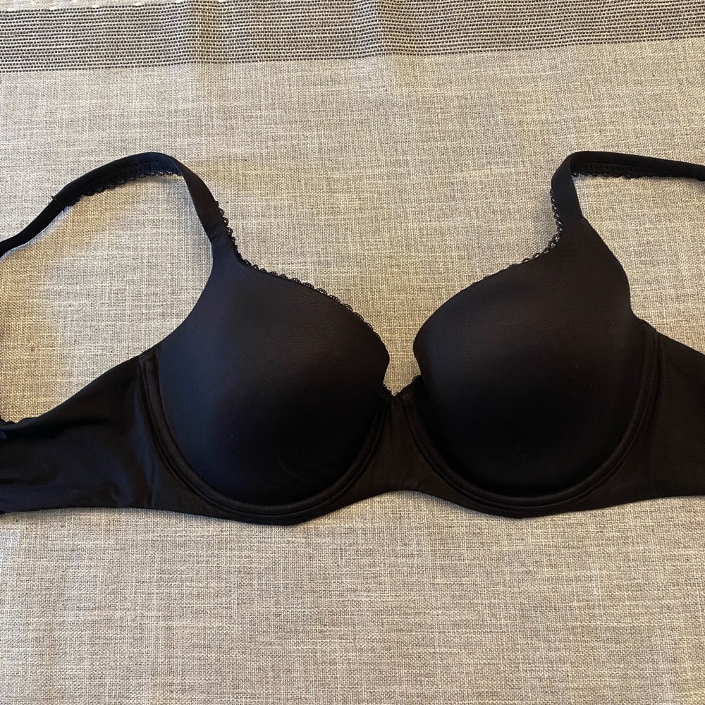 Victoria’s Secret Body by Victoria Lined Demi Bra 32DD